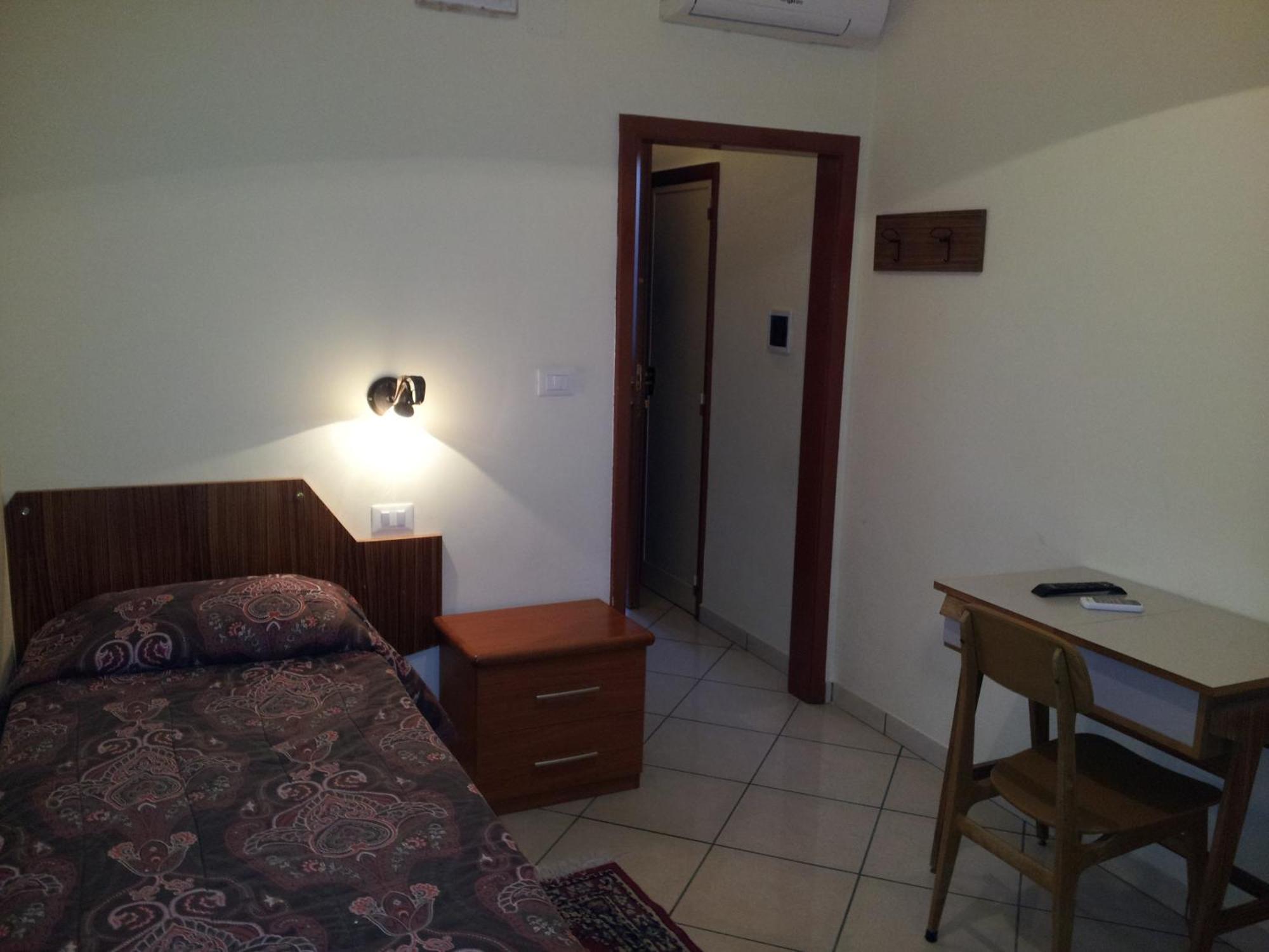George Hotel Barcellona-Pozzo di Gotto Cameră foto
